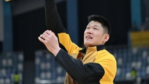 李永炜成功断球反击，李添荣速战速决连取两分